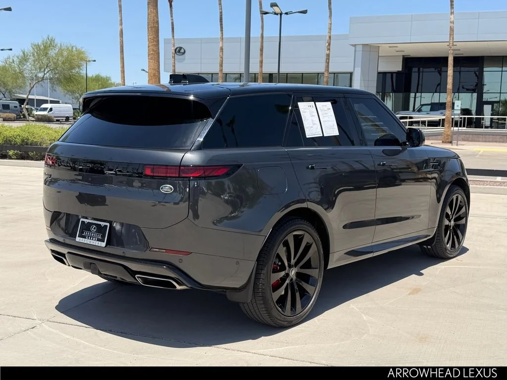 Used 2023 Gray Land Rover SE Dynamic image 6