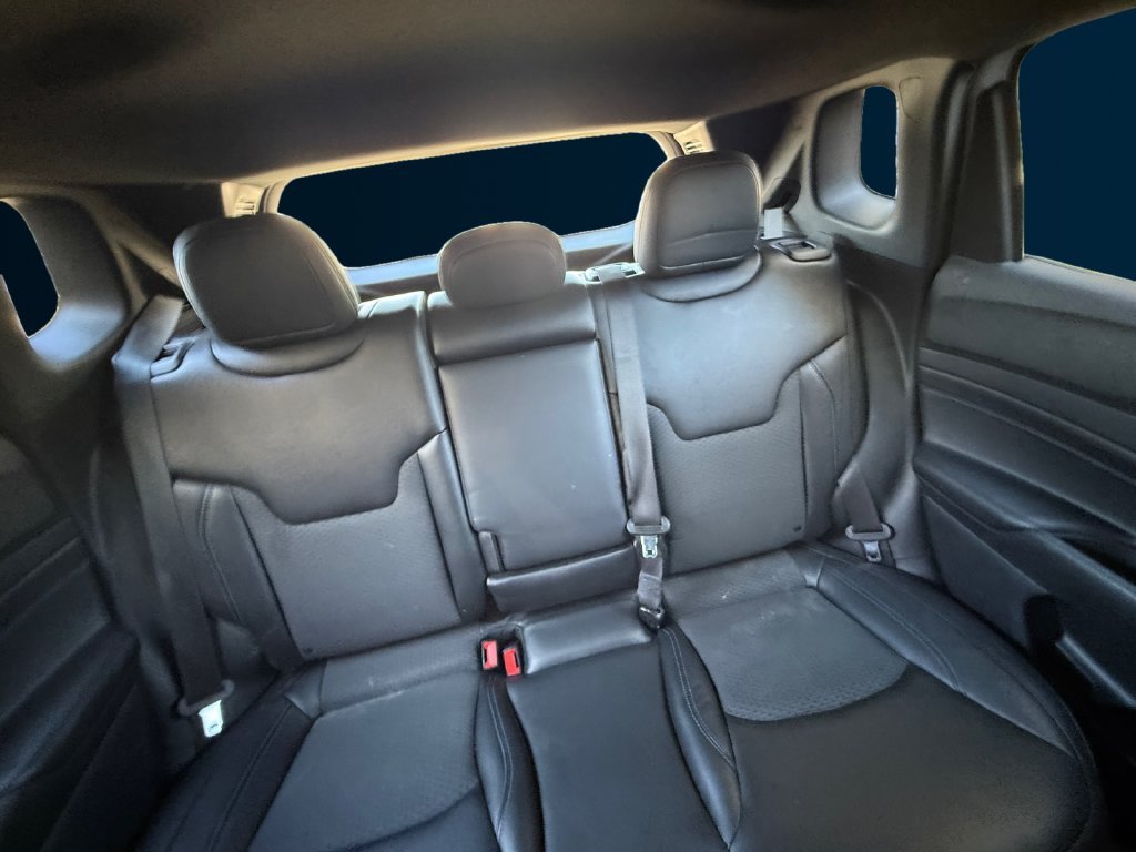 Used 2026 White Jeep Latitude image 18
