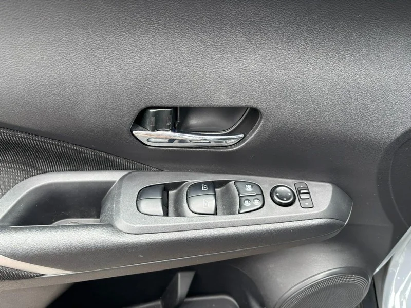 Used 2022 Boulder Gray Pearl Nissan SV image 17