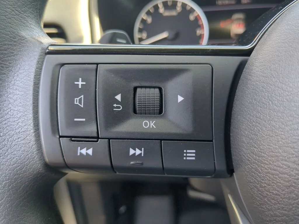 Used 2023 Silver Nissan SV image 25
