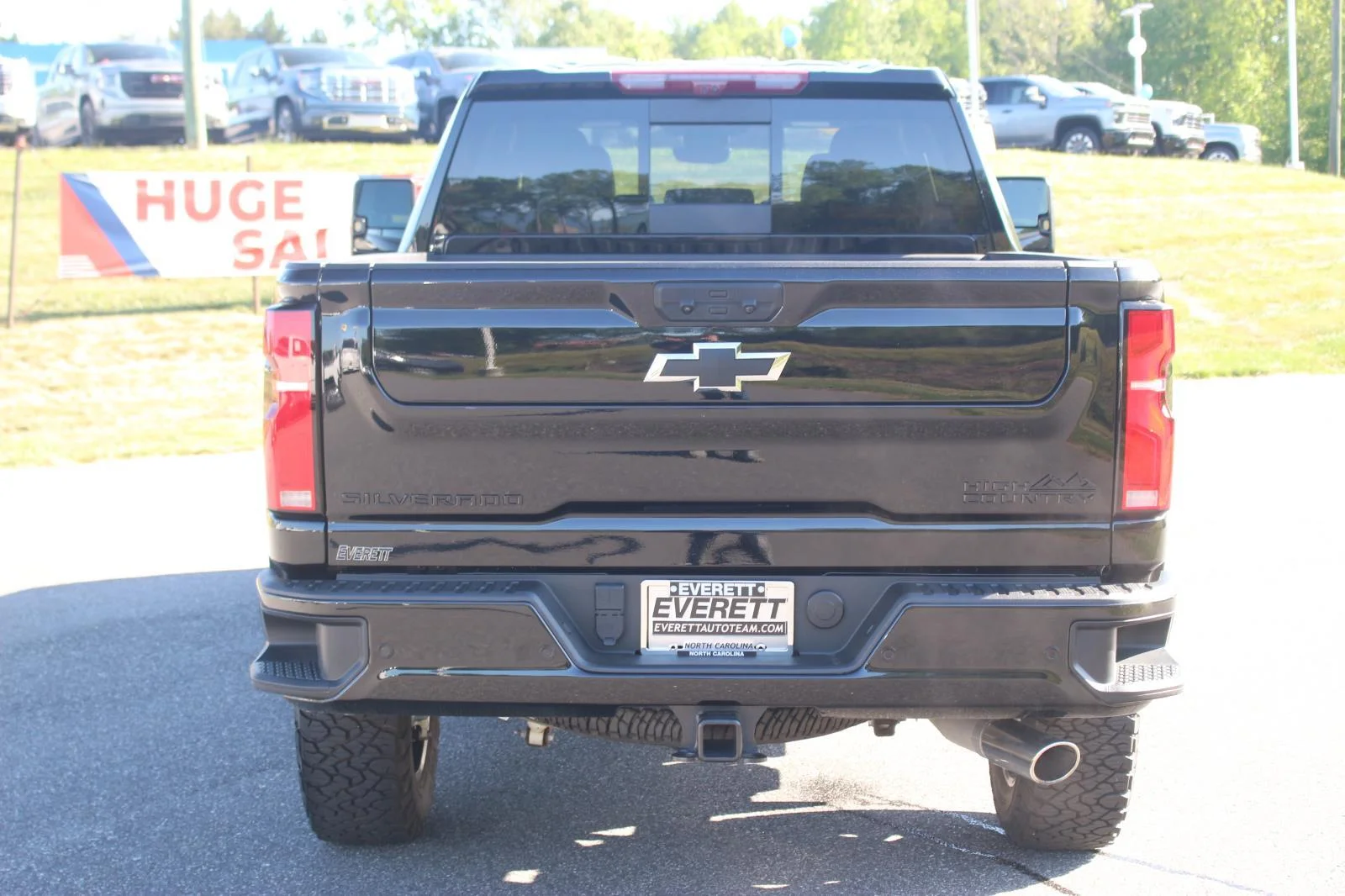 Used 2025 Black Chevrolet High Country image 6