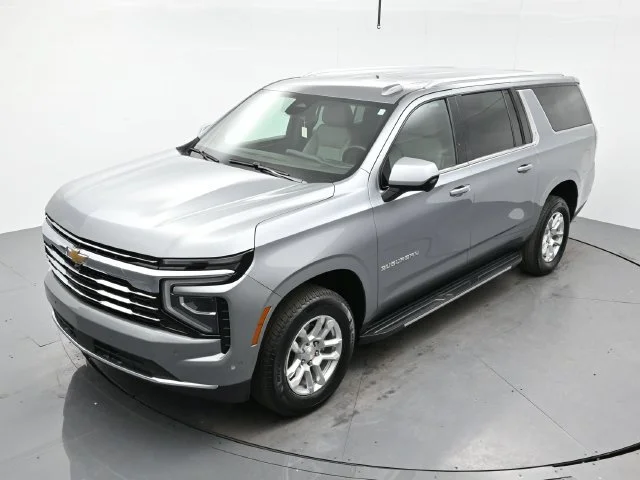 Used 2025 Sterling Gray Metallic Chevrolet LT image 34