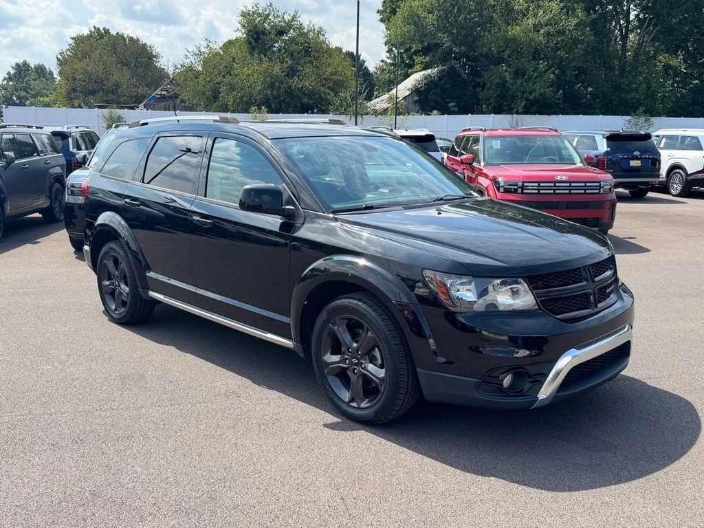 Used 2018 Black Dodge Crossroad image 2