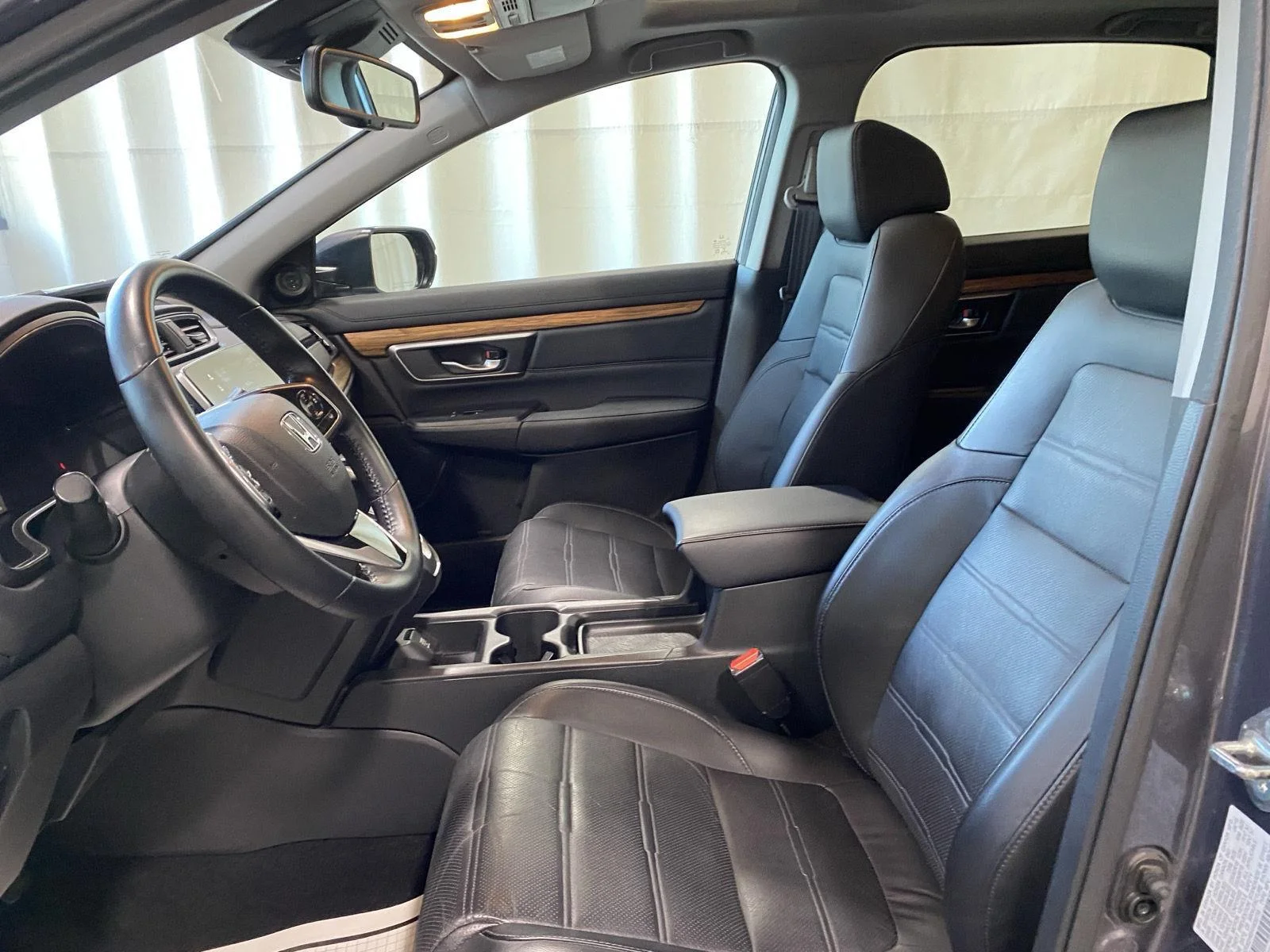 Used 2019 Modern Steel Metallic Honda Touring image 20