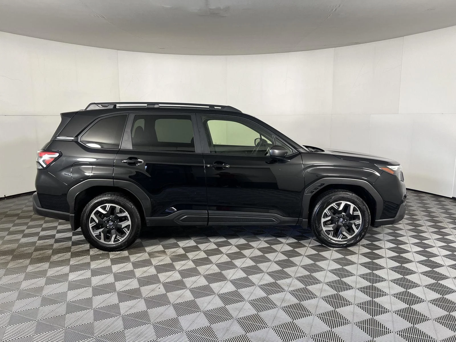 Used 2025 Crystal Black Silica Subaru Premium image 12