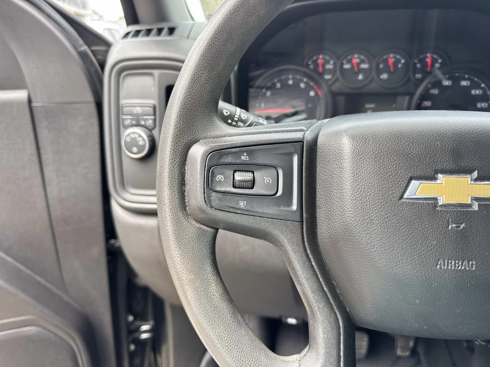 Used 2019 BLACK Chevrolet Custom image 22