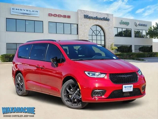 2026 Chrysler Pacifica Select's photo