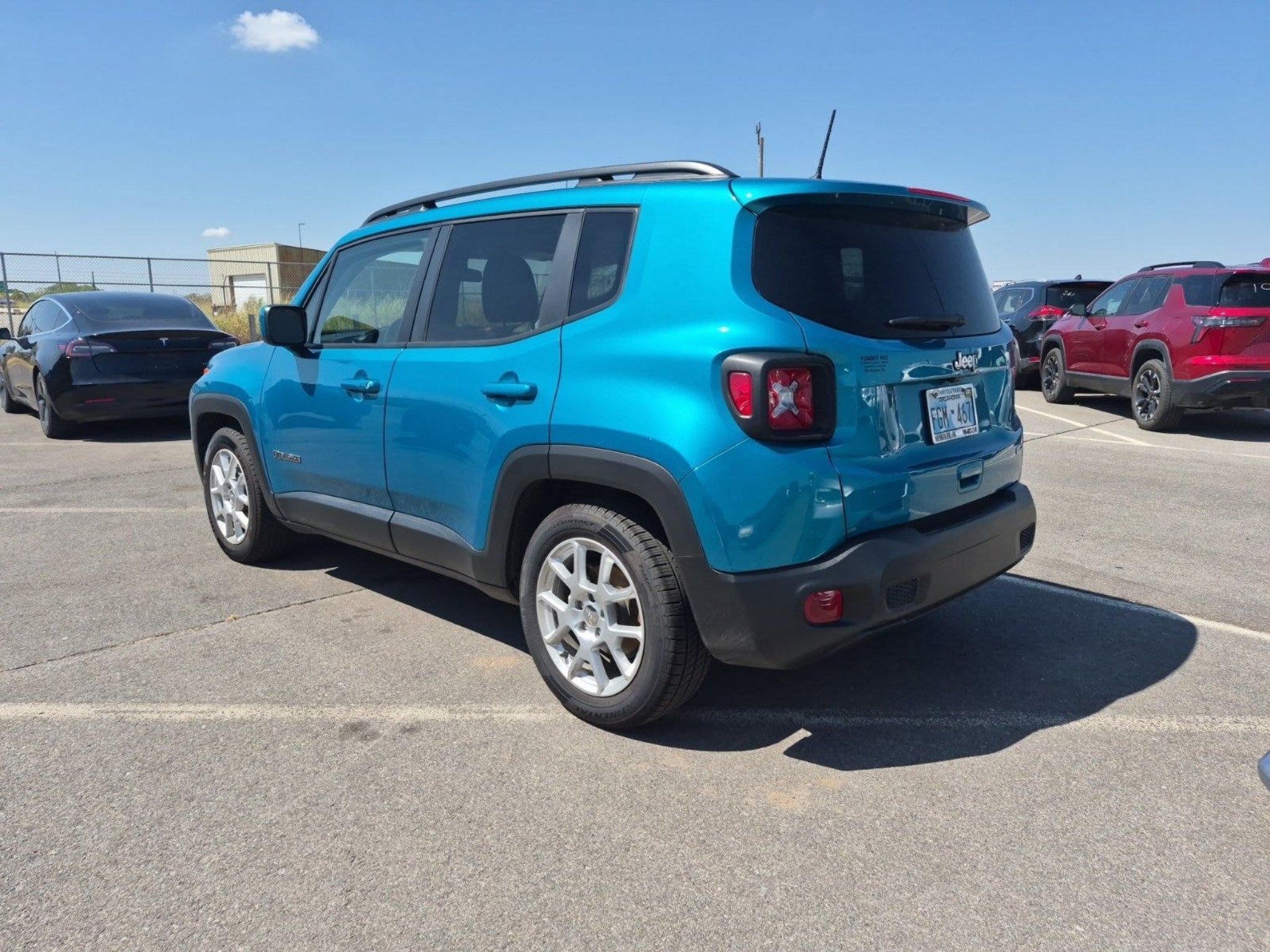 Used 2021 Bikini Metallic Clearcoat Jeep Latitude image 4