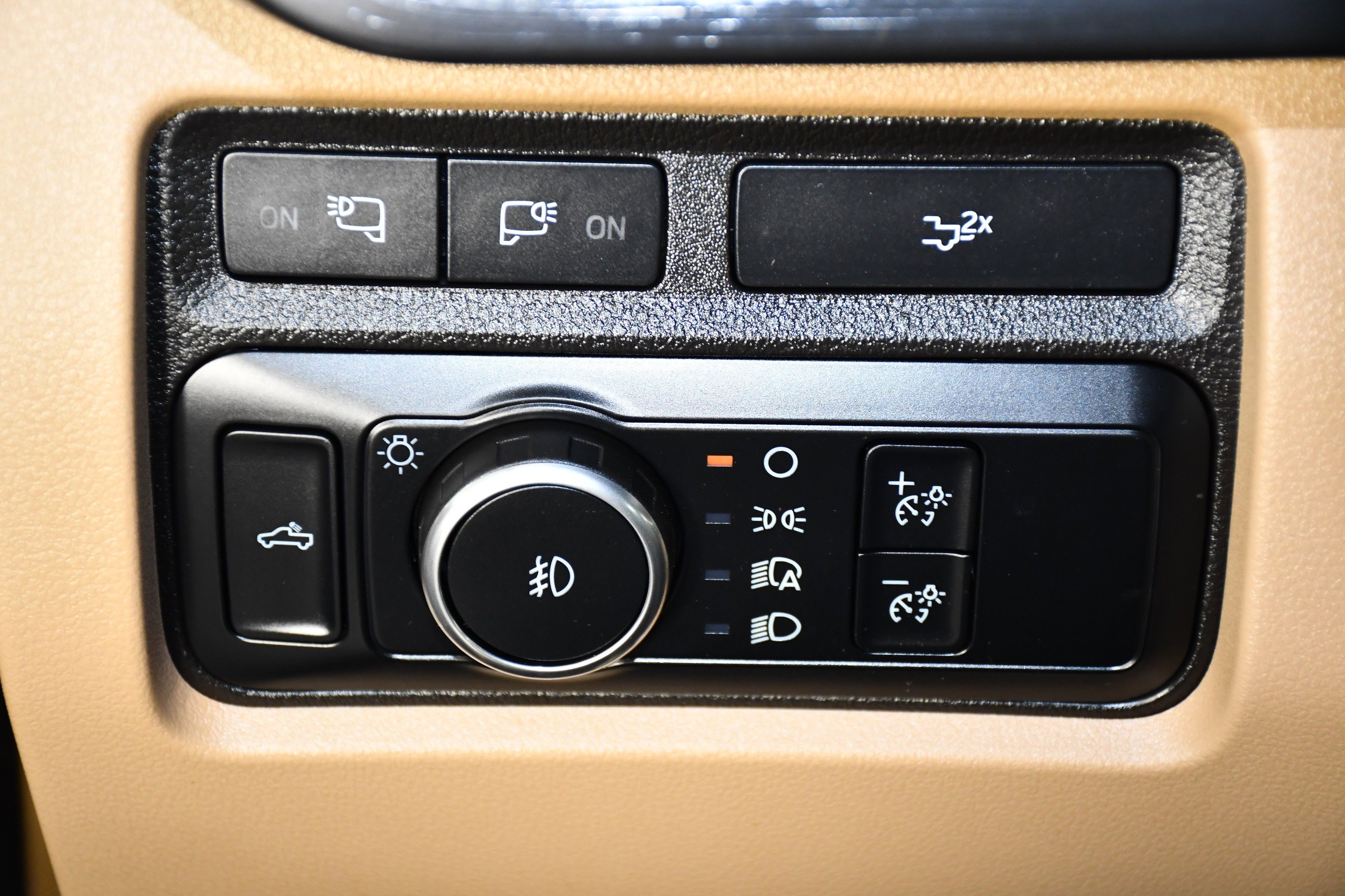 Used 2024 Gray Metallic Ford LARIAT image 43