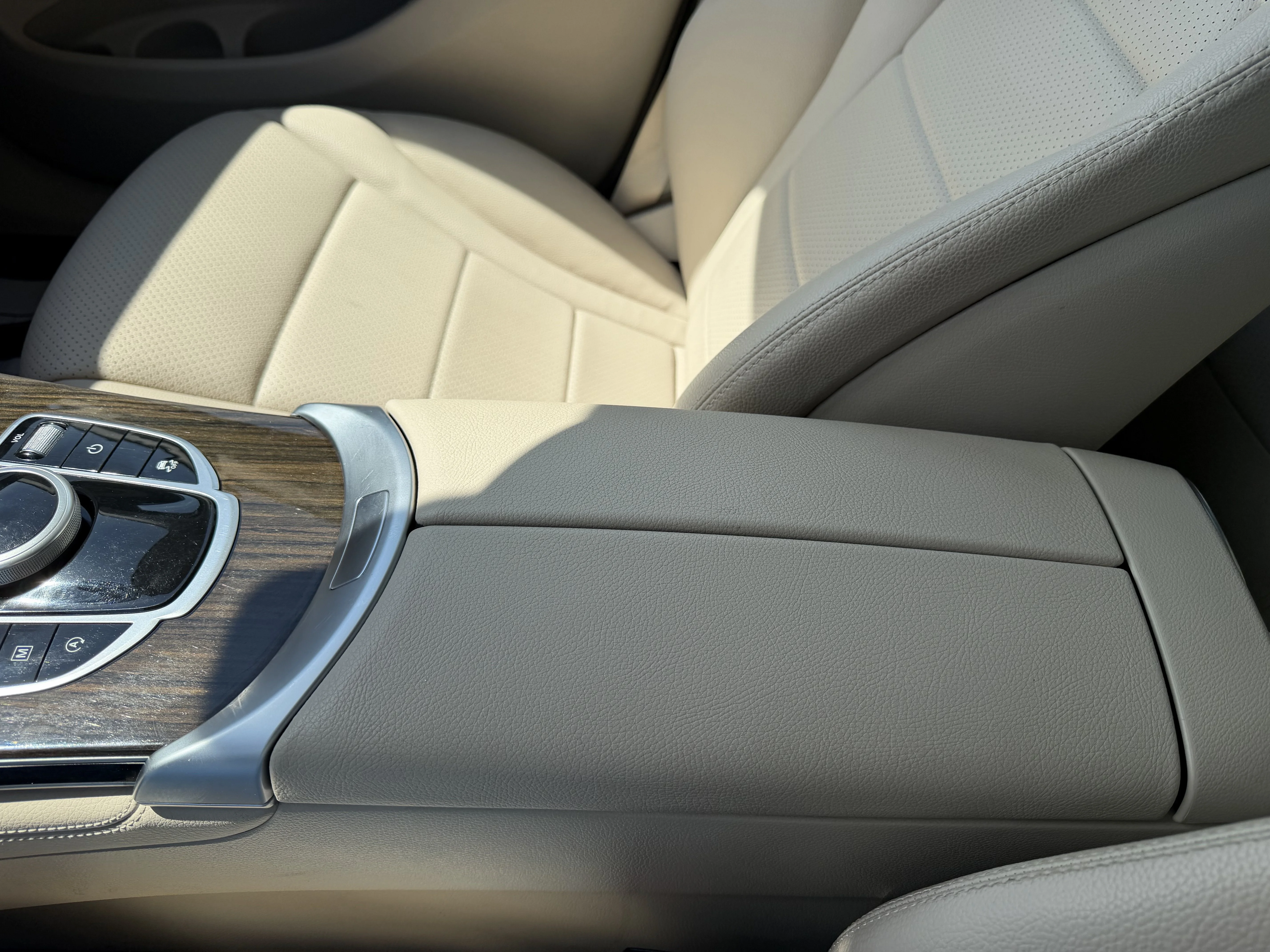 Used 2019 White Mercedes-Benz GLC 300 image 19