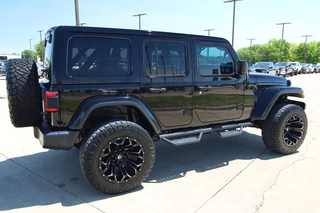Used 2019 Black Jeep Unlimited Sahara image 5