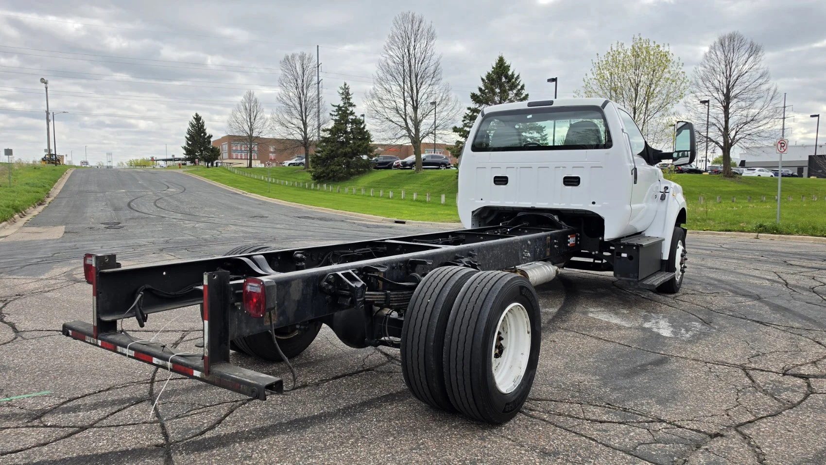 Used 2023 Oxford White Ford Base image 3