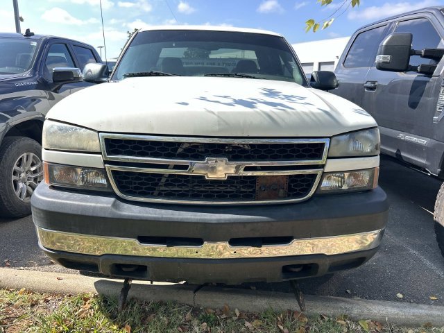 Used 2007 White Chevrolet LT image 2