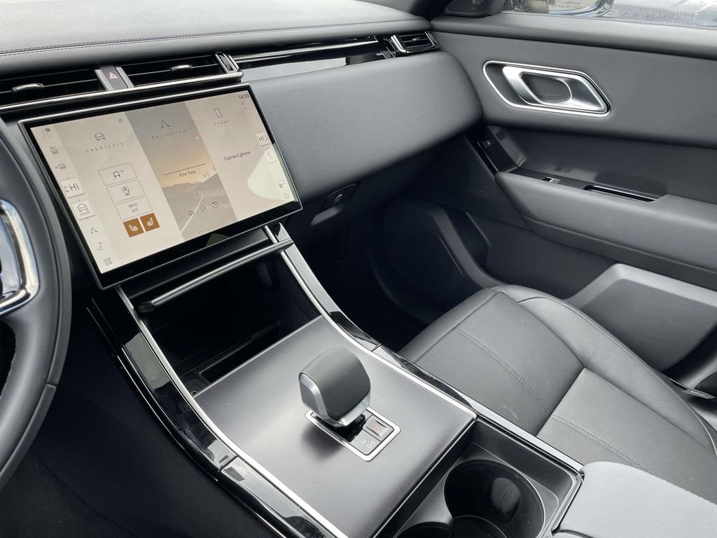 New 2026 Batumi Gold Land Rover Dynamic SE image 31