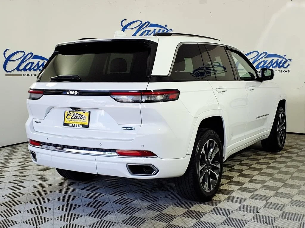 Used 2023 Bright White Cl Jeep Overland image 6