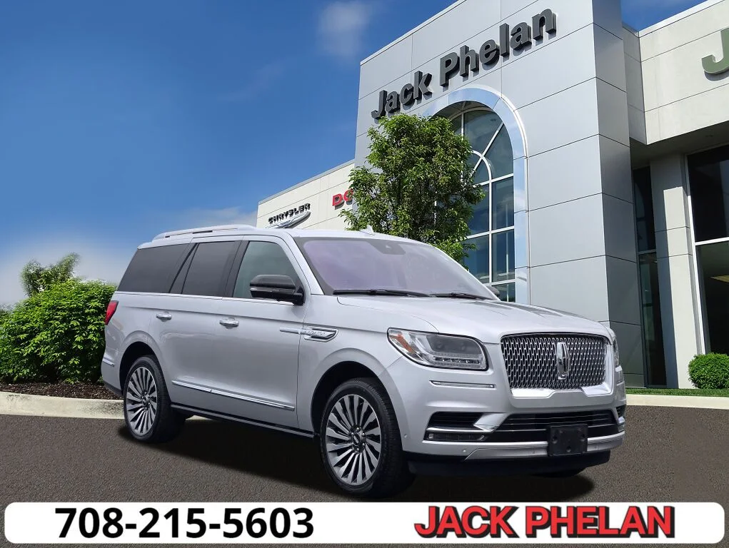 Used 2019 Silver Lincoln Reserve image 1