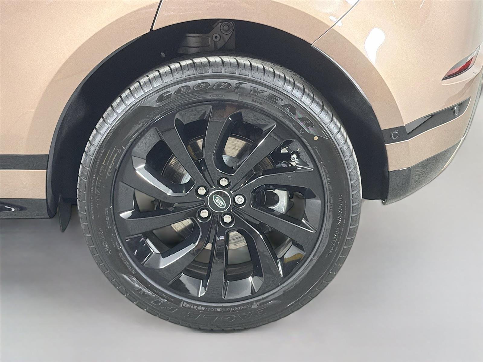 New 2026 Corinthian Bronze LAND ROVER Hoxton Edition P250 image 28