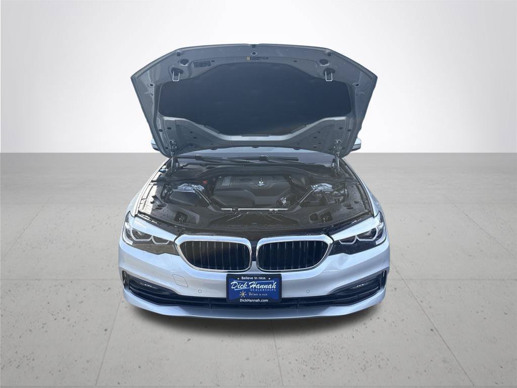 Used 2018 Glacier Silver Metallic BMW 530i xDrive image 4