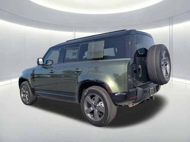 New 2026 Woolstone Green Land Rover X-Dynamic SE image 7