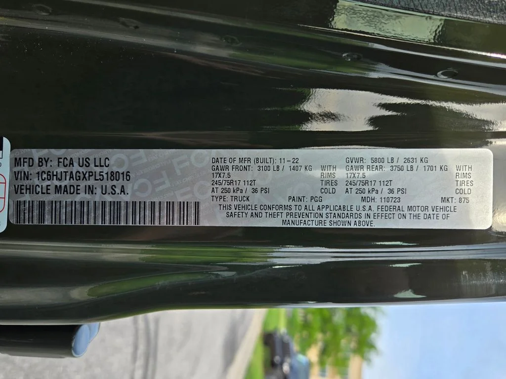 Used 2023 Green Jeep  image 31