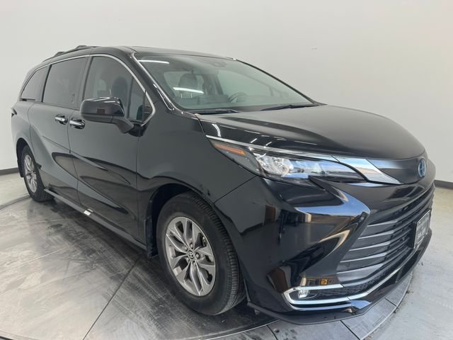 2024 Toyota Sienna XLE 7-Passenger Hybrid FWD's photo
