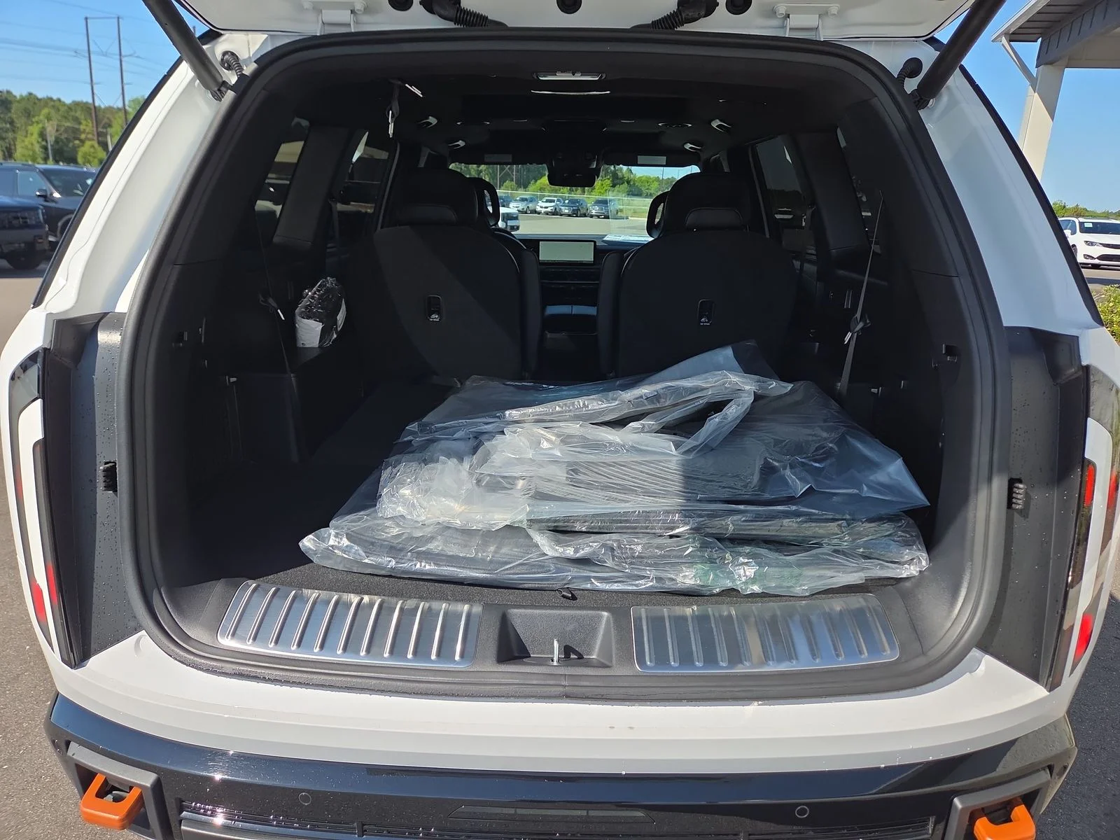 New 2027 Glacial White Pearl Kia X-PRO SX image 32
