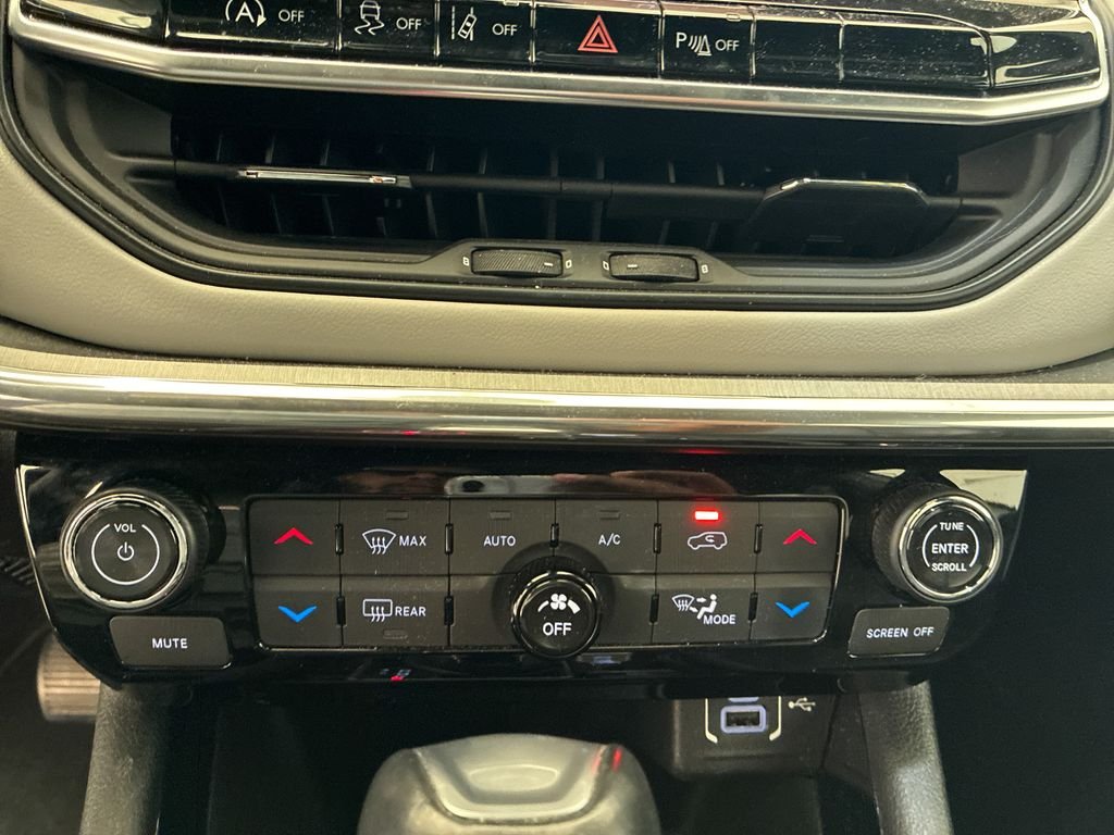 Used 2023 White Jeep Limited image 19