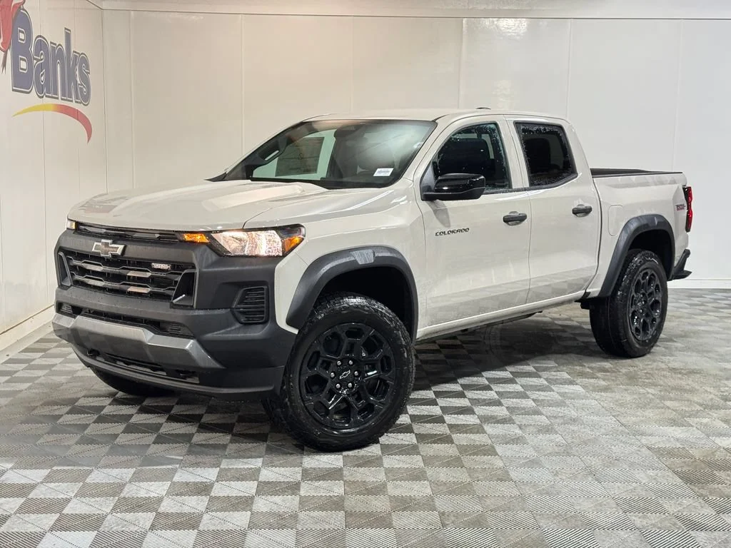 2026 Chevrolet Colorado Trail Boss - Photo 2