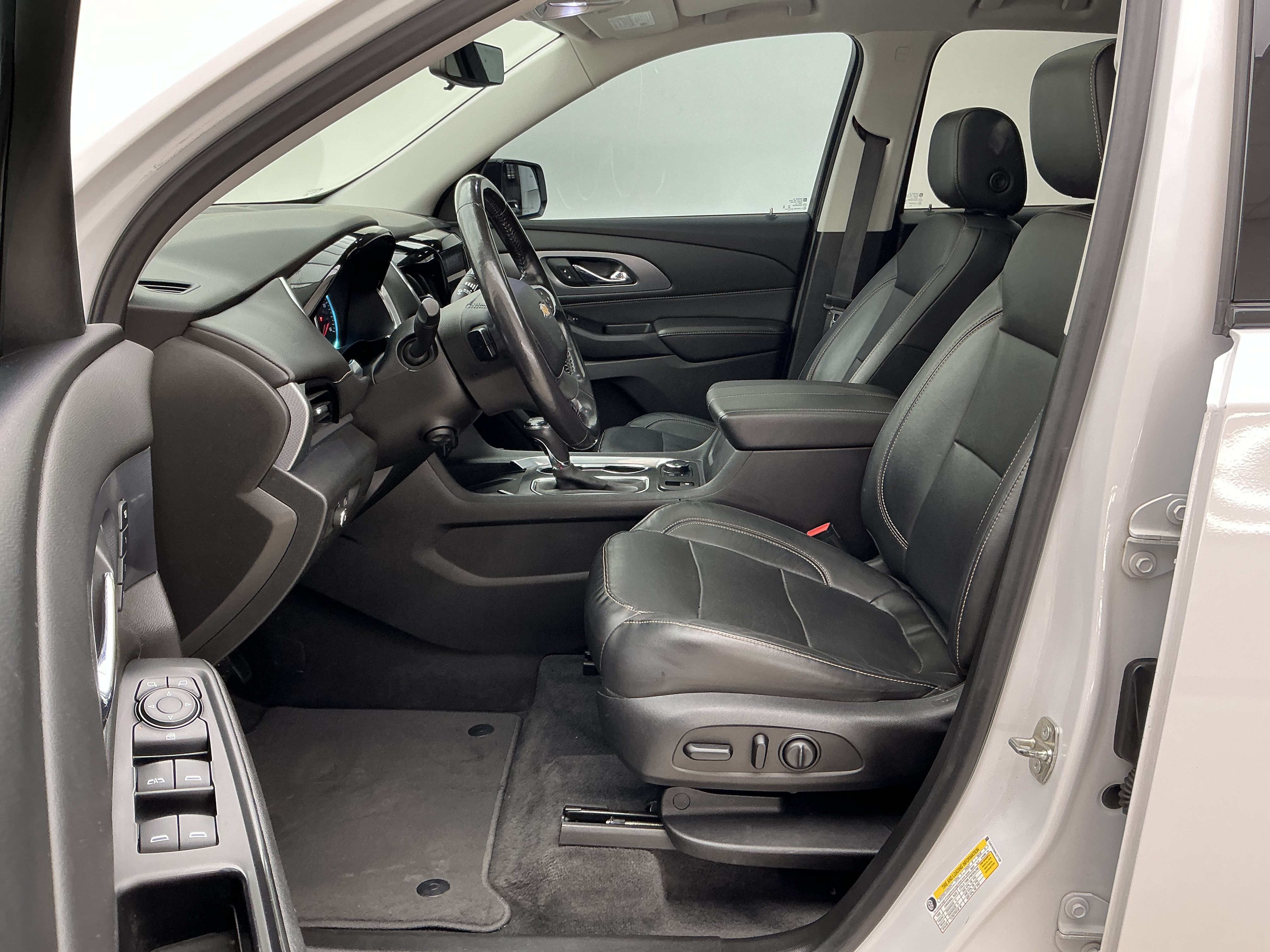 Certified Used 2019 Iridescent Pearl Tricoat Chevrolet Premier image 17