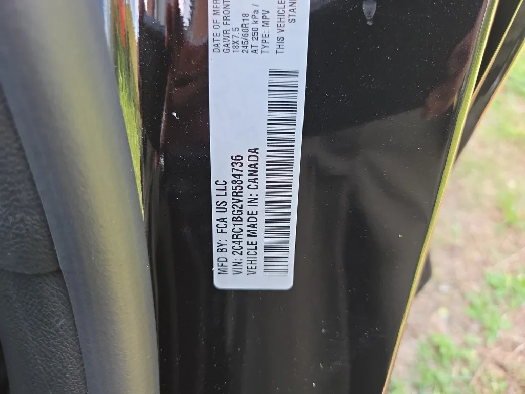 New 2027 Diamond Black Crystal Pearl-Coat Paint Chrysler Select image 36