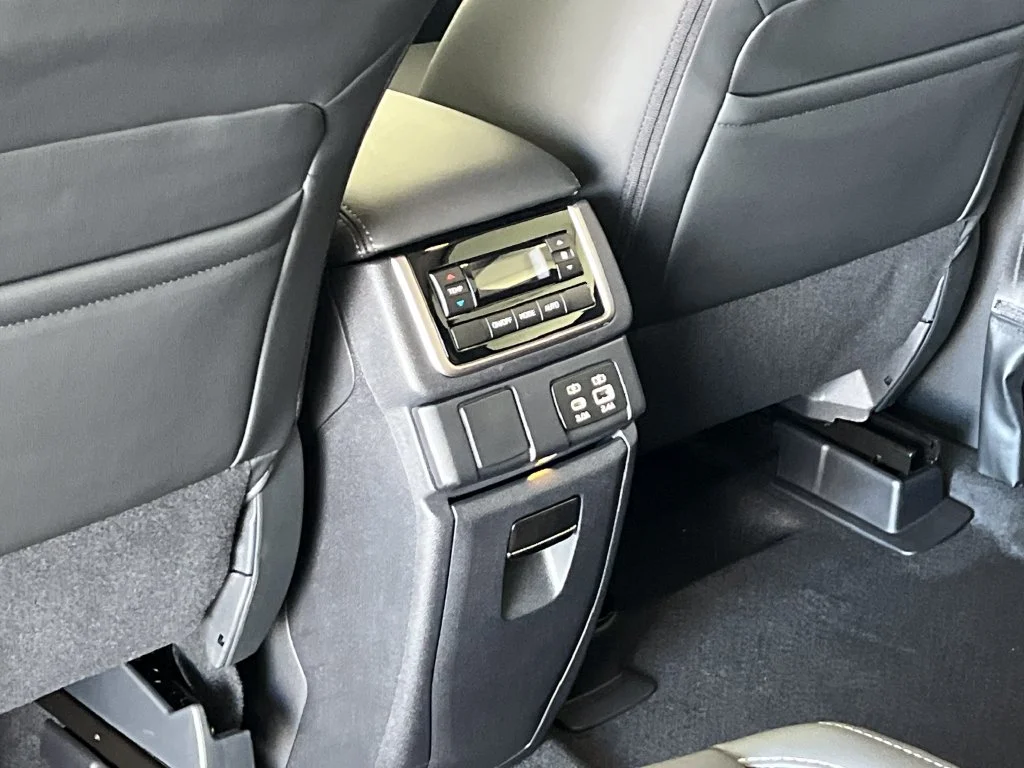 New 2027 DAYBREAK BLUE PEARL Subaru Premium 7-Passenger image 35
