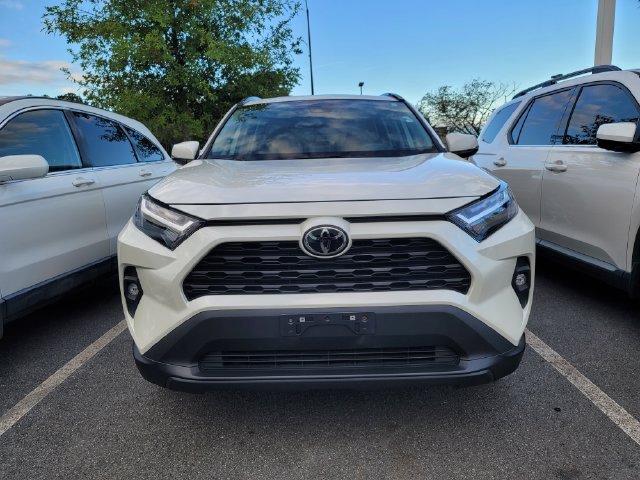Used 2022 White Toyota XLE Premium image 2