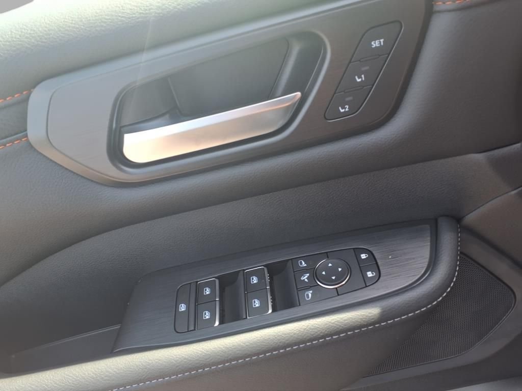 2025 Nissan Armada PRO-4X - Photo 17