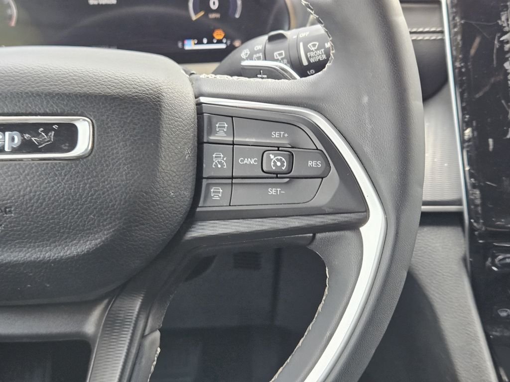 Used 2023 White Jeep Altitude image 27