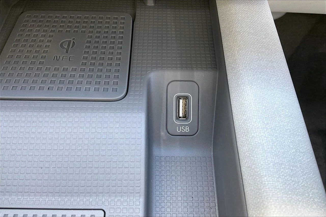 Used 2024 Black Hyundai Limited image 18