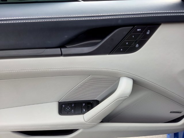 Used 2025  Porsche Carrera GTS image 17