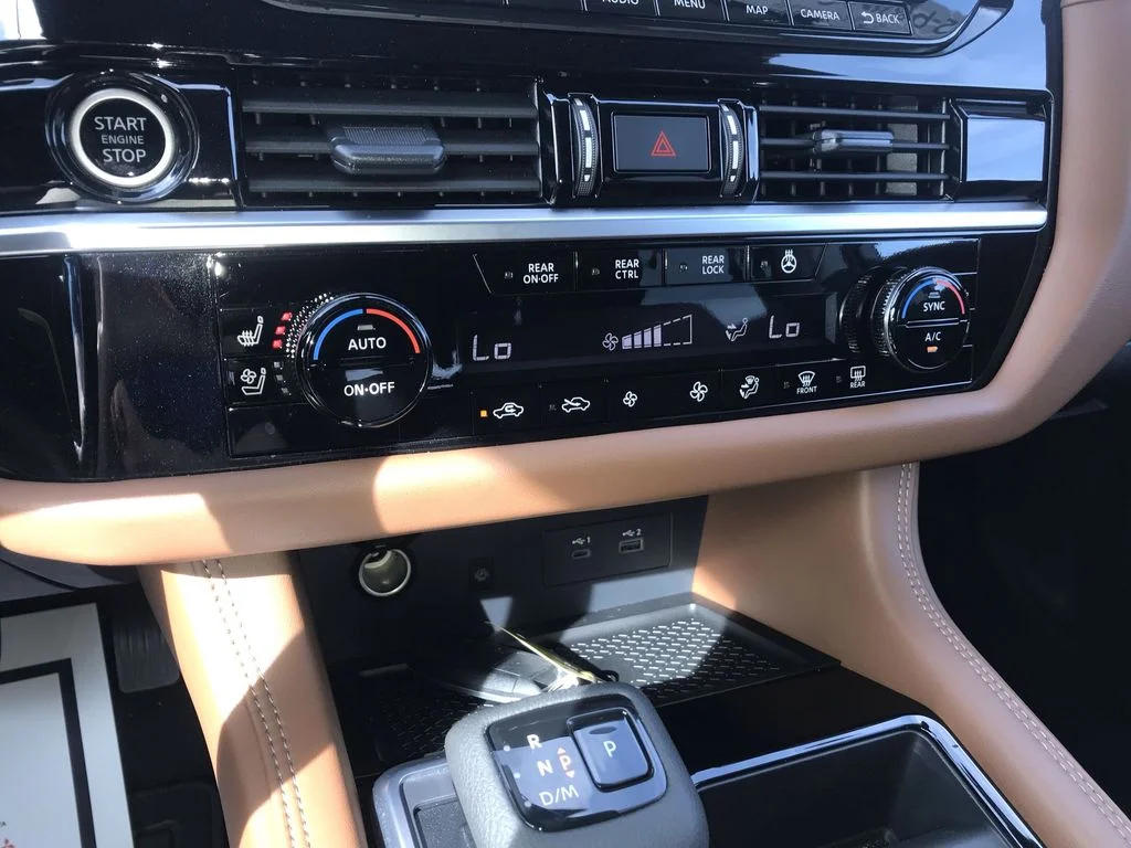 Used 2024 Gray Nissan Platinum image 18