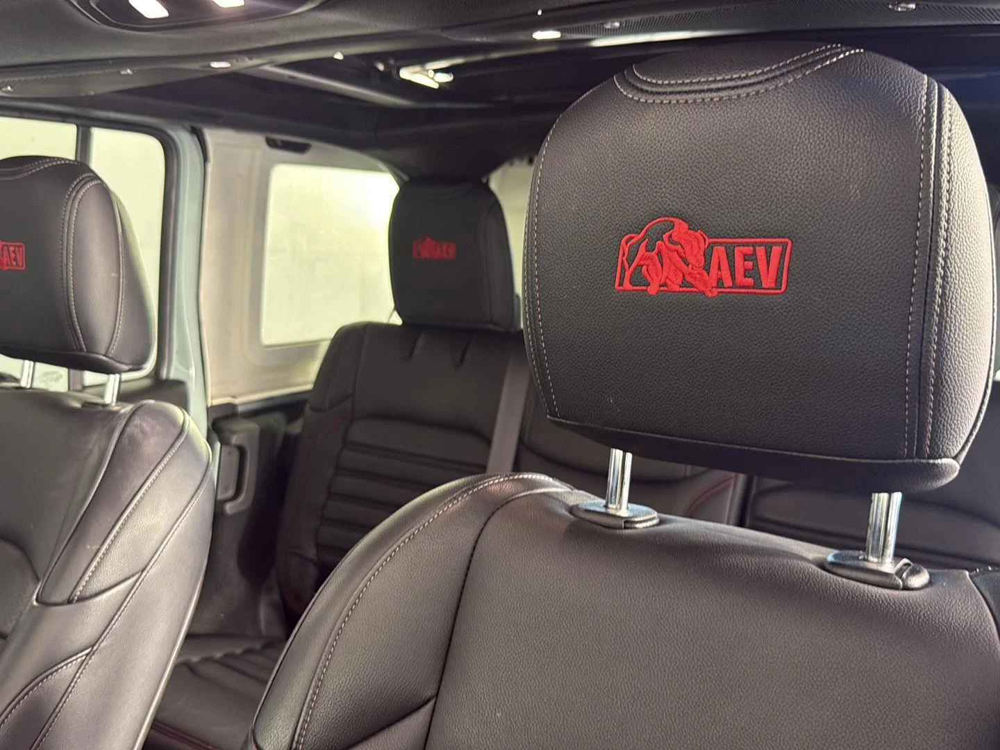 Used 2024 Earl Clearcoat Jeep Rubicon image 17