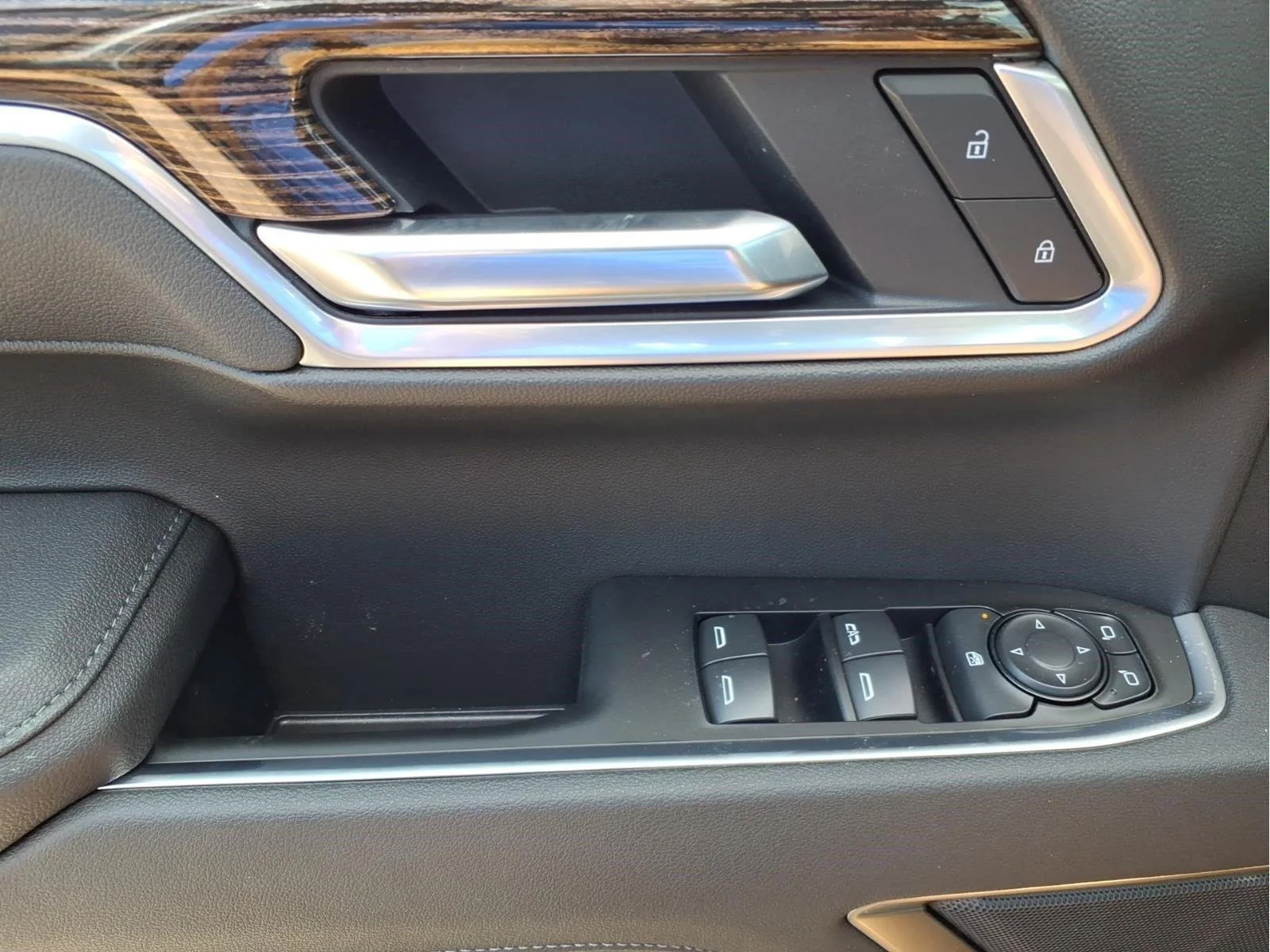 New 2026 Sterling Metallic GMC Elevation image 16