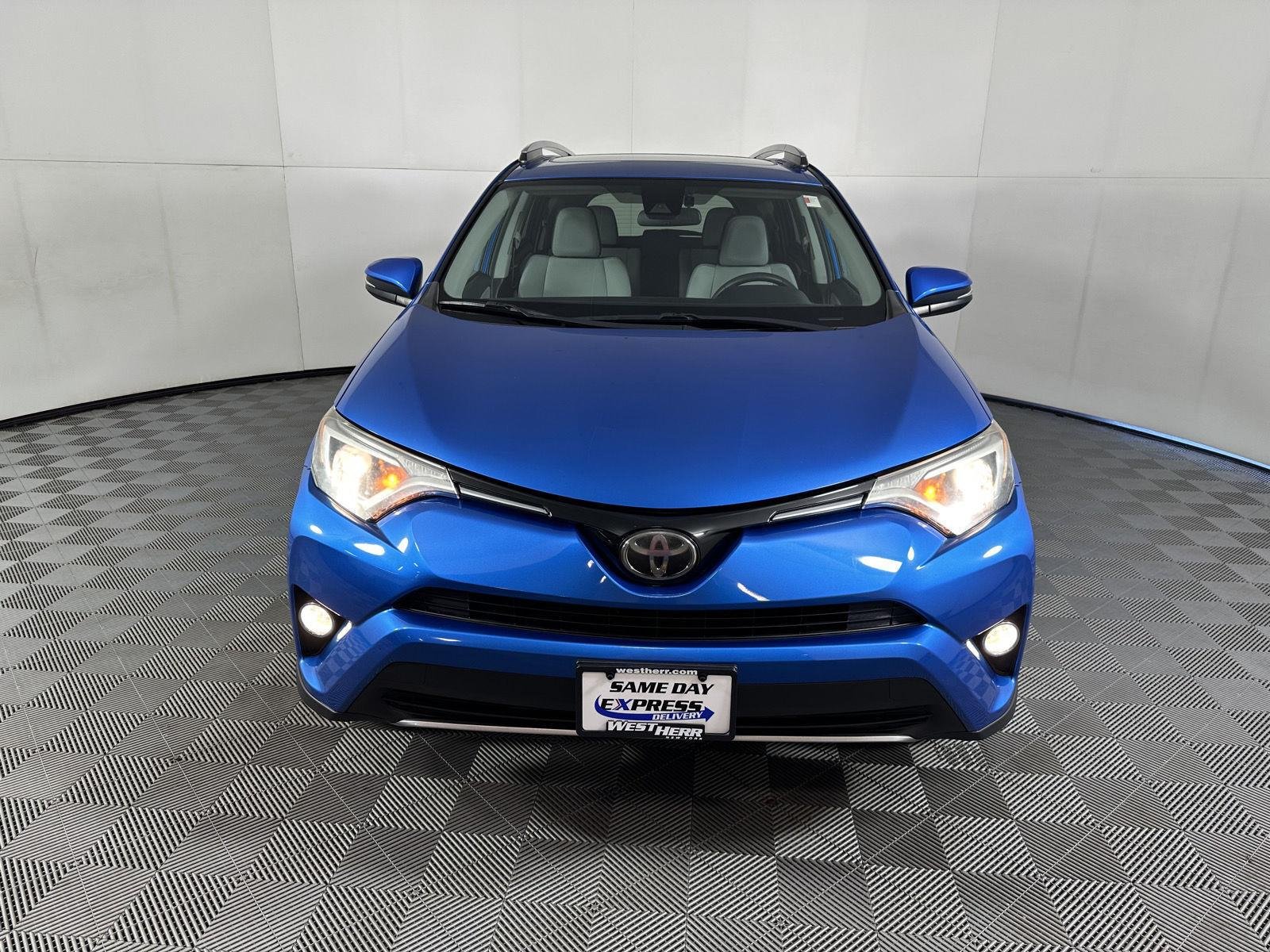 Used 2017 Electric Storm Blue Toyota XLE image 5
