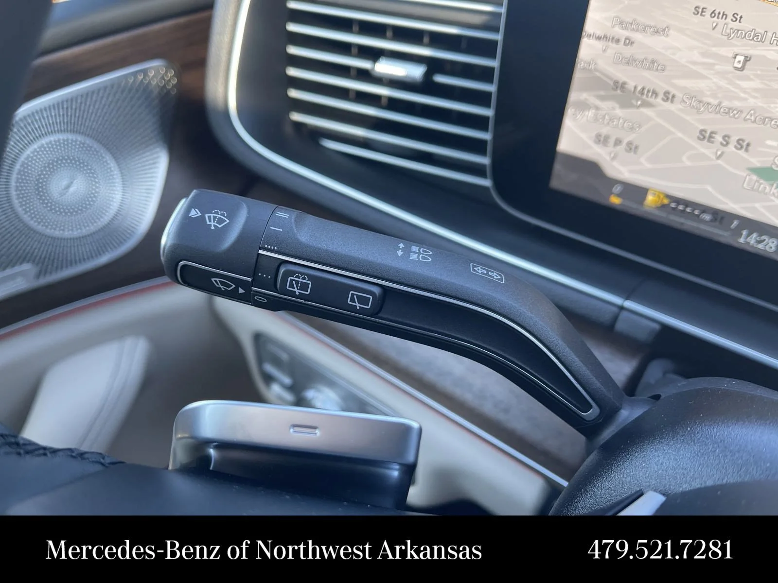 Used 2025  Mercedes-Benz  image 32