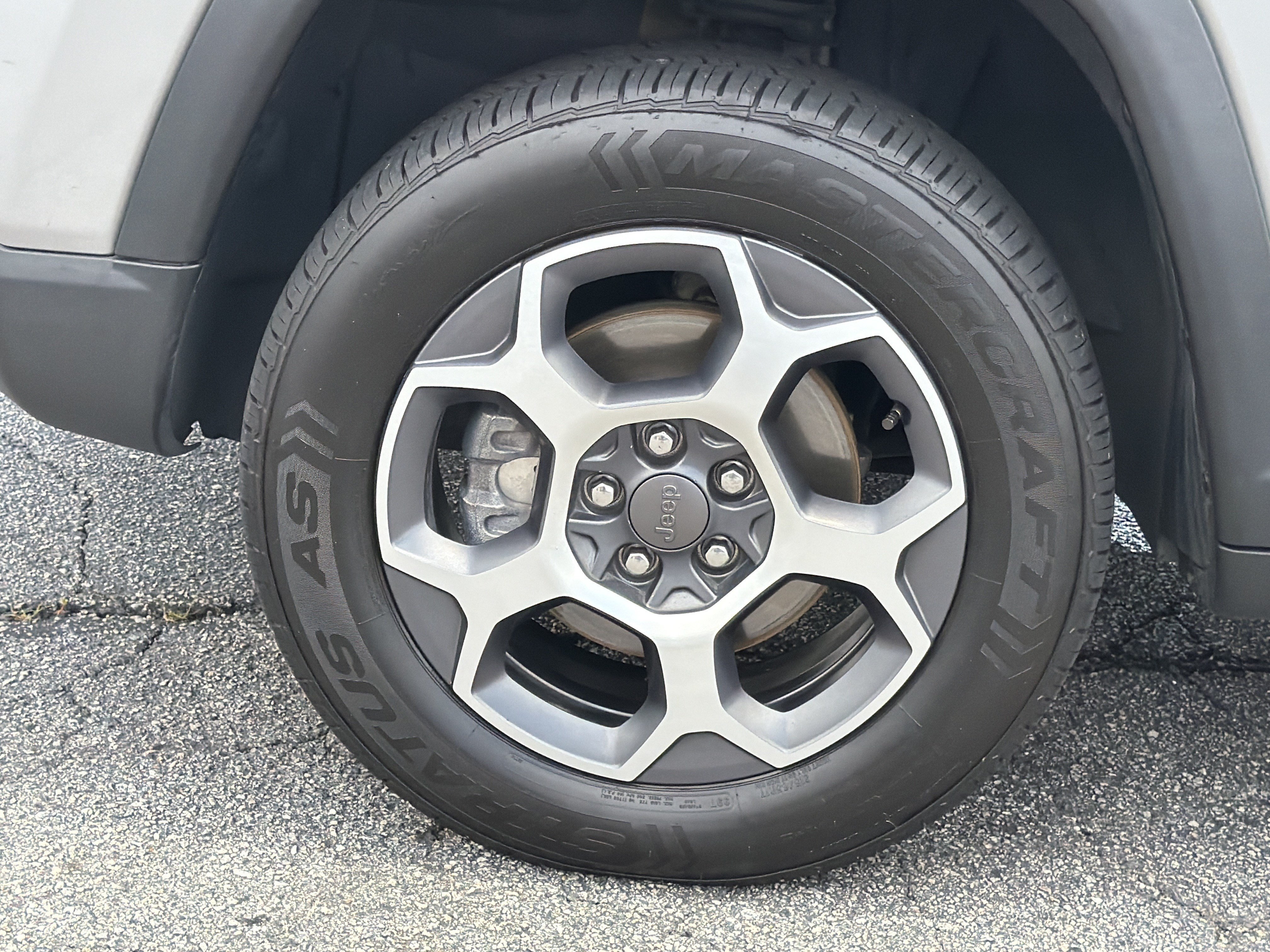 Used 2022 Billet Silver Metallic Clearcoat Jeep Trailhawk image 33