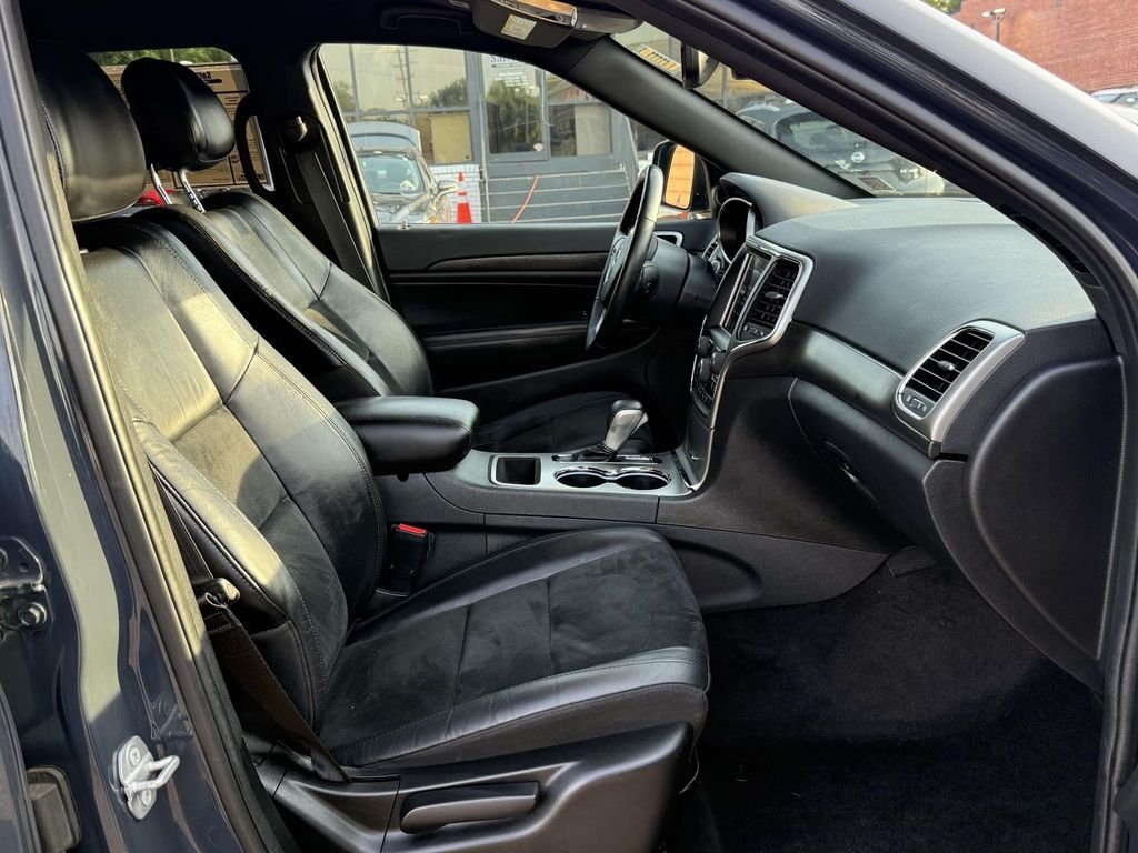 Used 2018 Black Jeep Altitude image 15