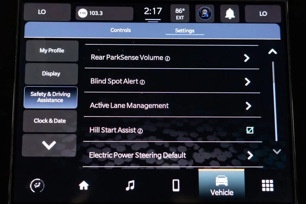 Used 2023 Diamond Black Crystal Pearlcoat Jeep Laredo image 20