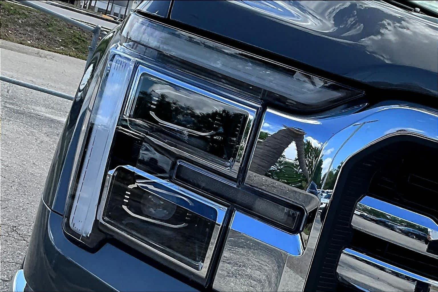 Used 2025 Carbonized Gray Metallic Ford LARIAT image 48