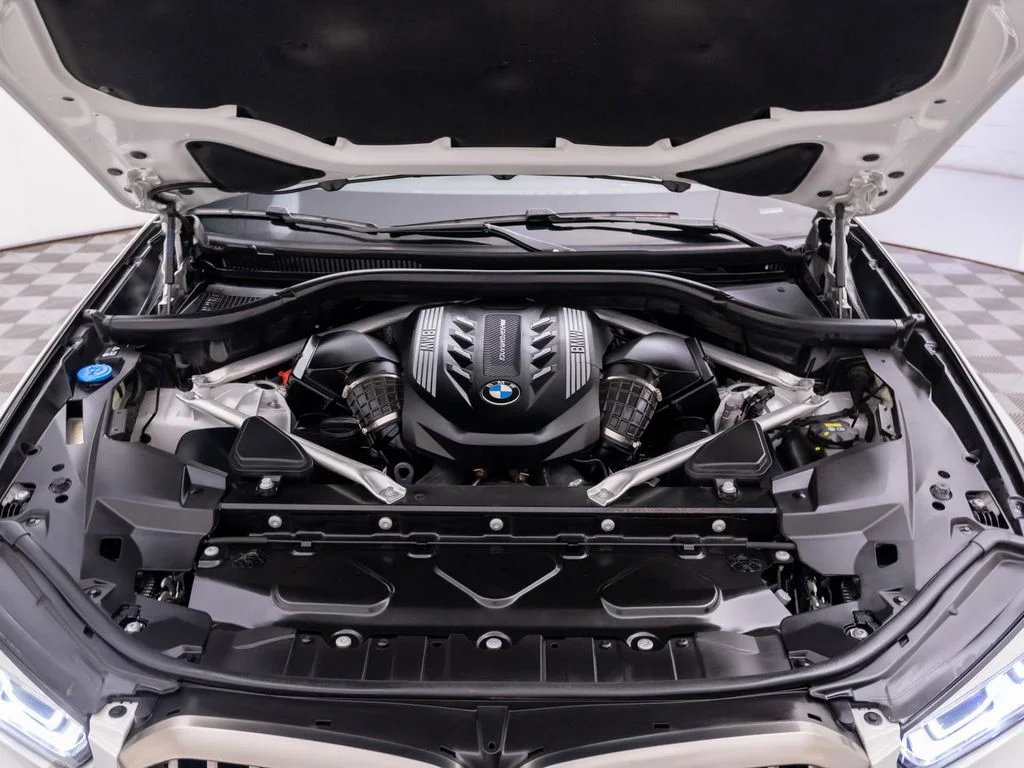 Used 2023 White BMW M50i image 37