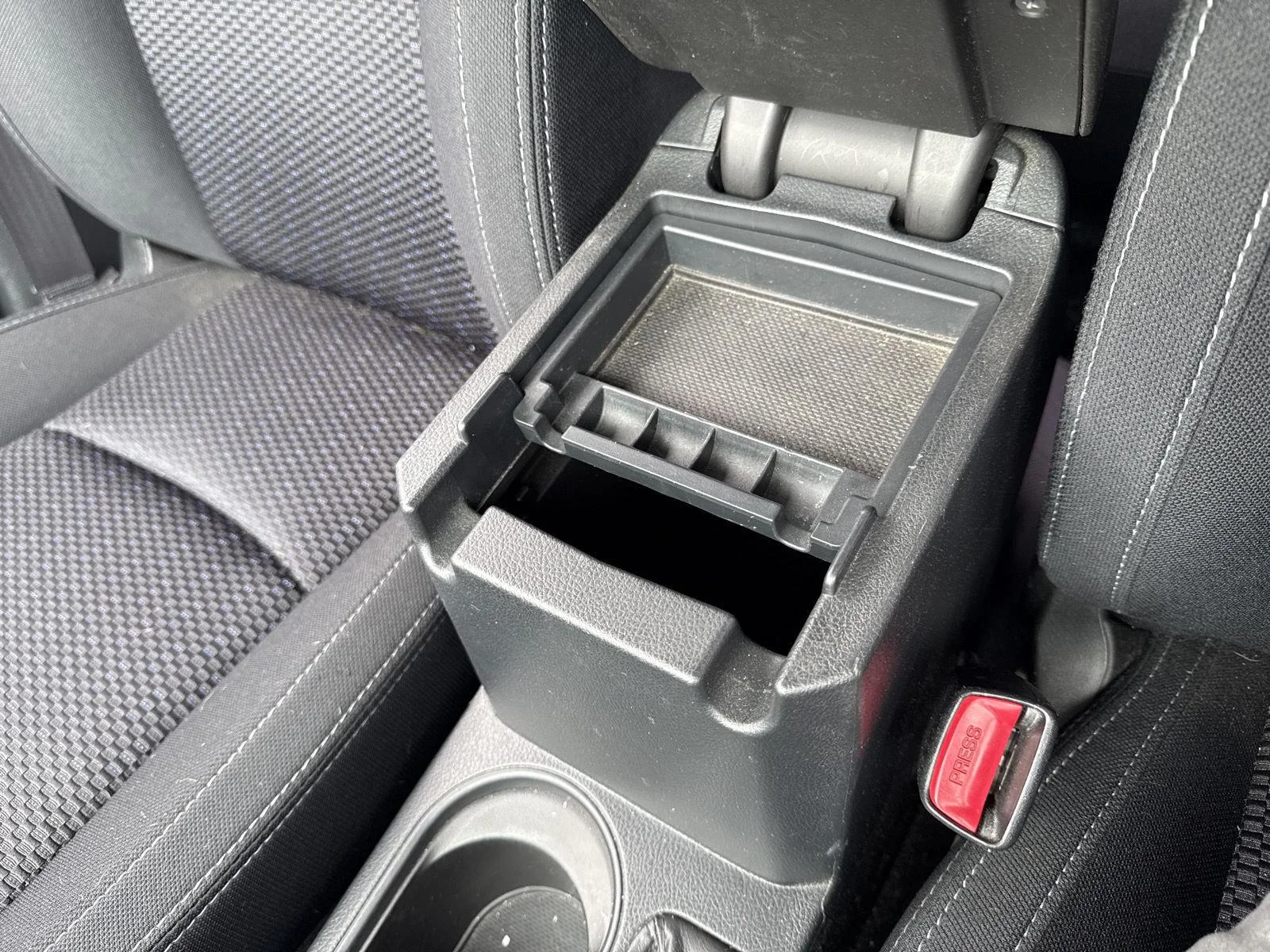 Used 2018 Ice Silver Metallic Subaru 2.5i image 14