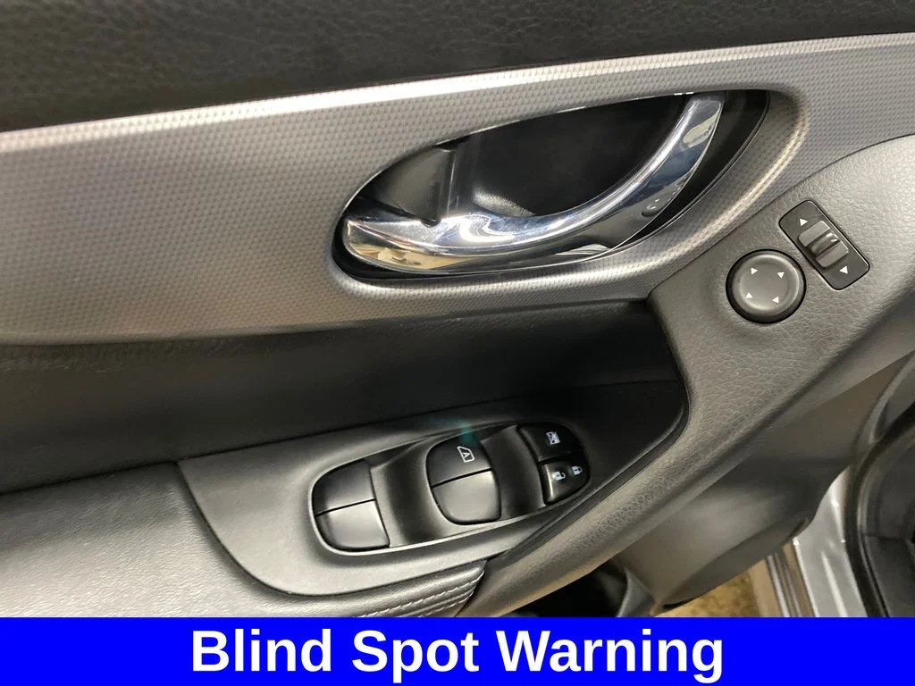 Used 2020 Gray Nissan SL image 10