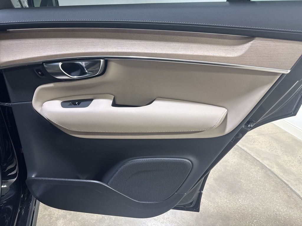 2026 Volvo XC90 Plus - Photo 23