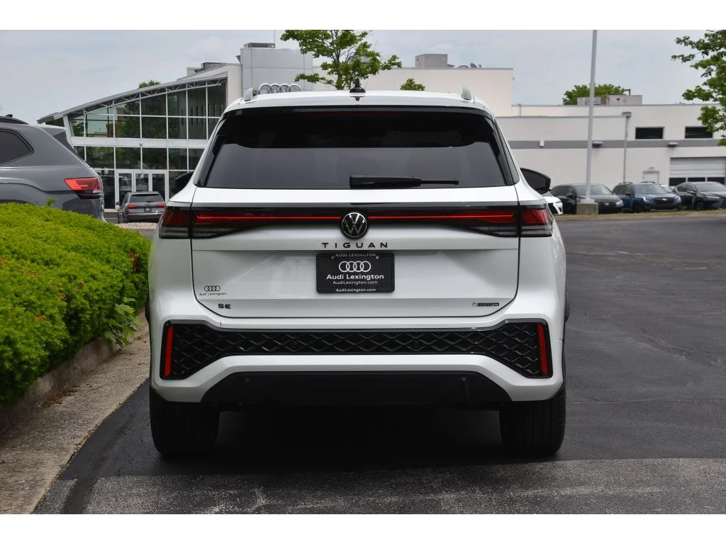 Used 2025 Opal White Pearl Volkswagen SE R-Line Black image 5